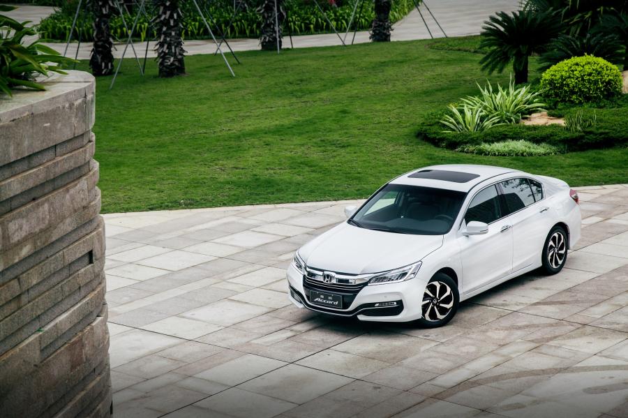 Honda Accord Sedan 2016 года  (CN) (фото 1 из 8)